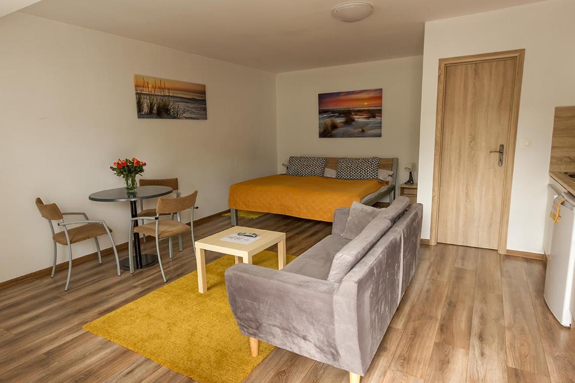 Tereza & Free Parking Pressburg
